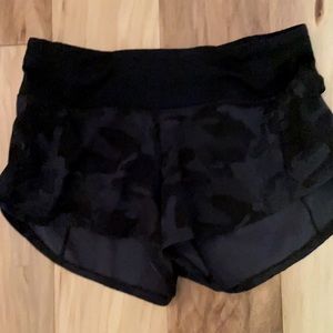 Lululemon speed up 2.5” size 2 like new!